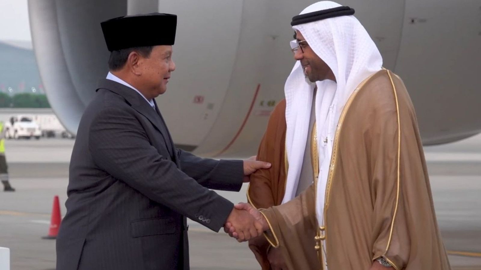 Prabowo Tiba di Abu Dhabi untuk Memperkuat Kerjasama Strategis dengan UEA