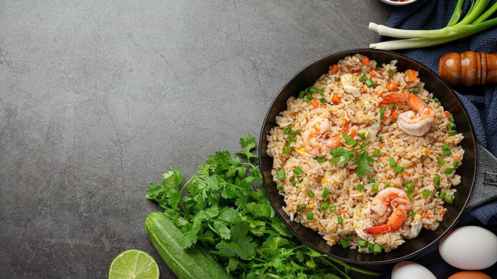 Membuat Nasi Goreng Spesial untuk Sahur yang Menggugah Selera