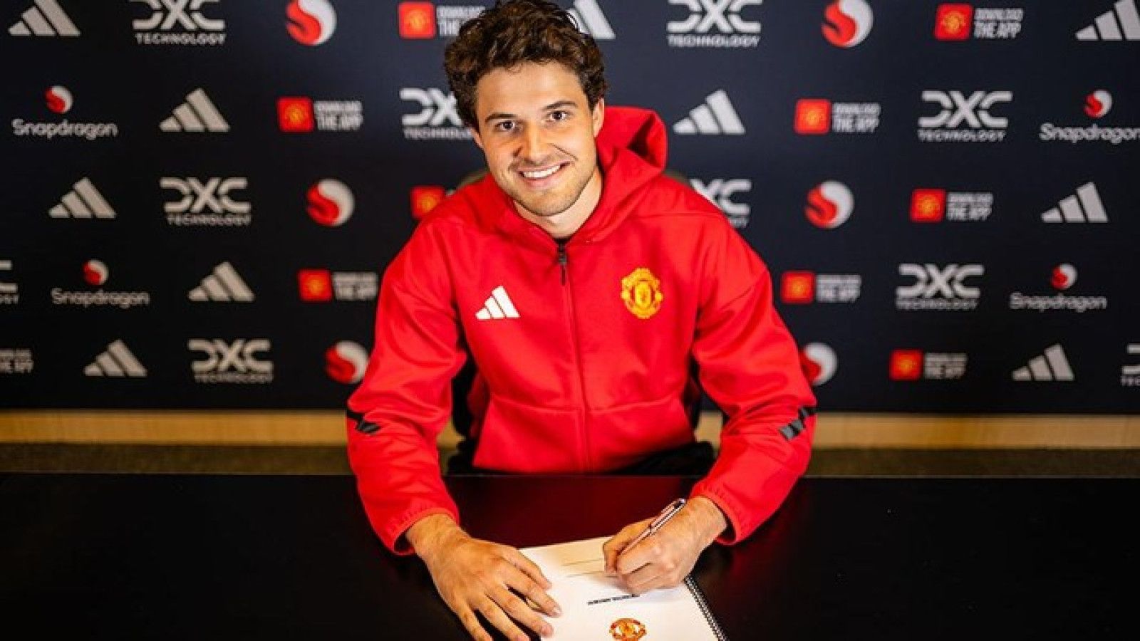 Senne Lammens: Penjaga Gawang Muda Manchester United yang Menegaskan Identitasnya
