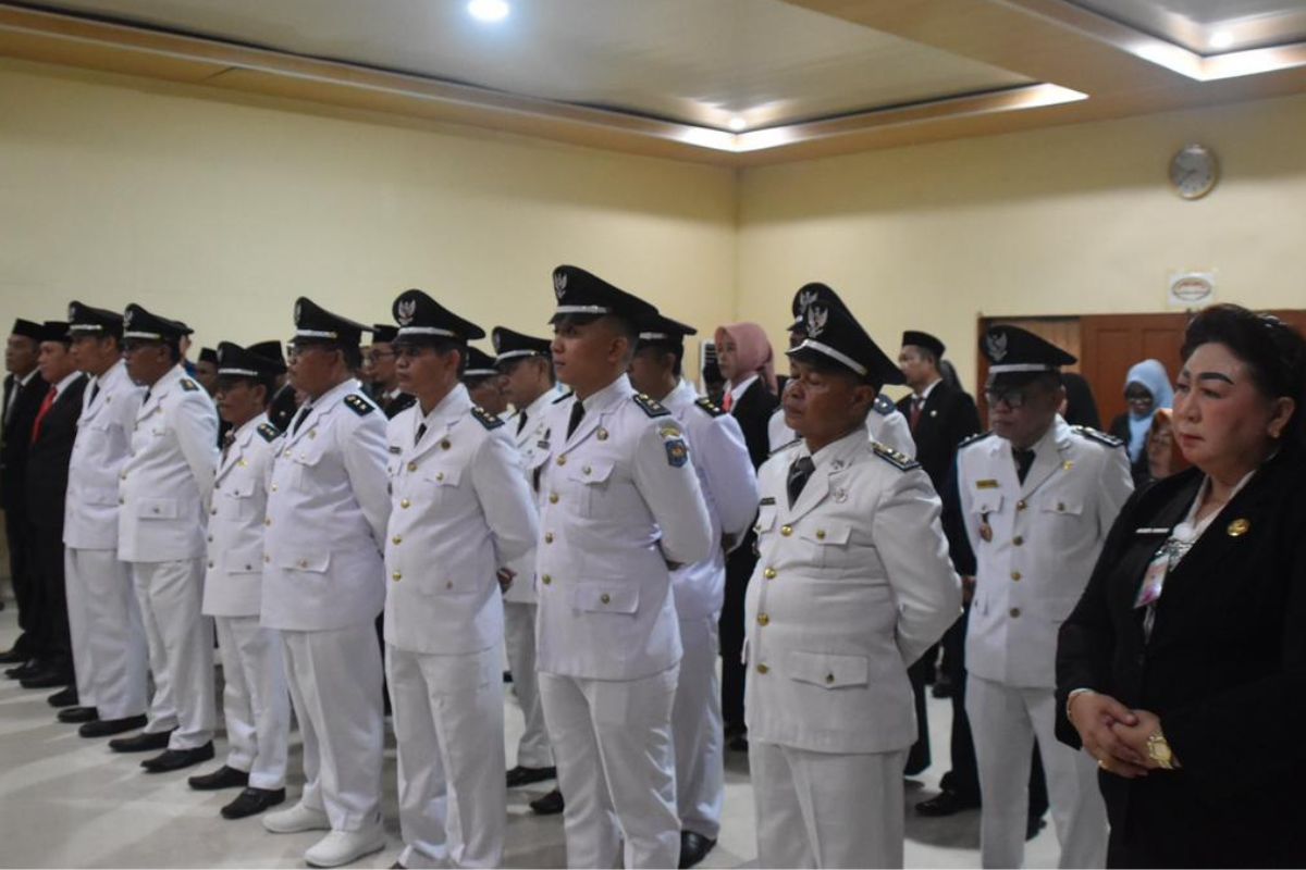 Lantik Lurah dan Pejabat Baru, Bupati Gorontalo: Kerja Tim Itu Utama