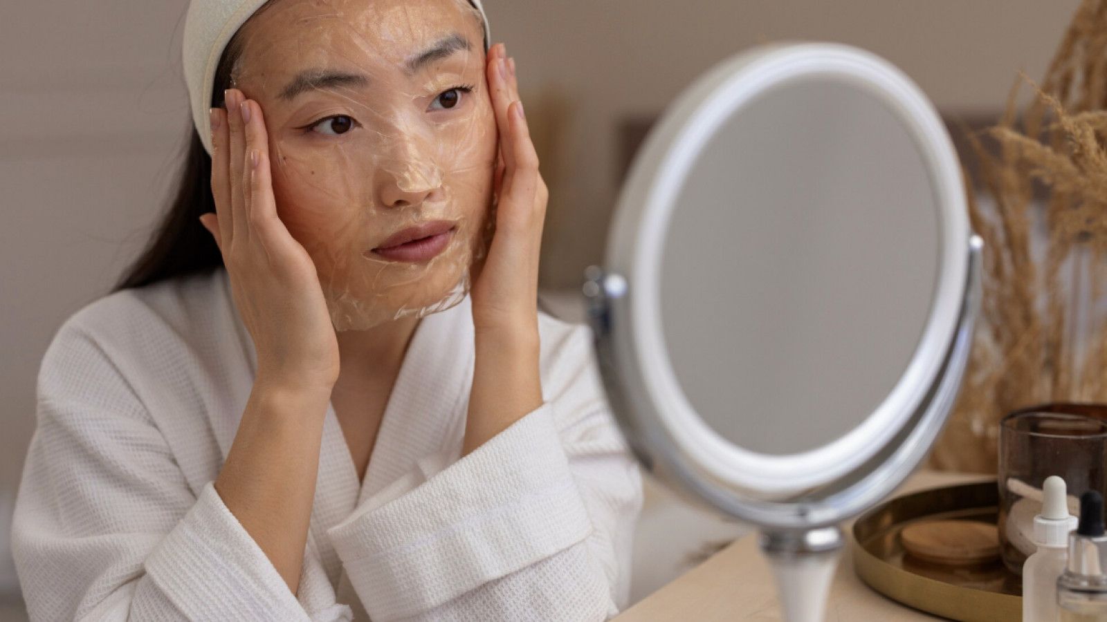 Mengatasi Kulit Berminyak: Apakah Toner AHA BHA Solusinya?