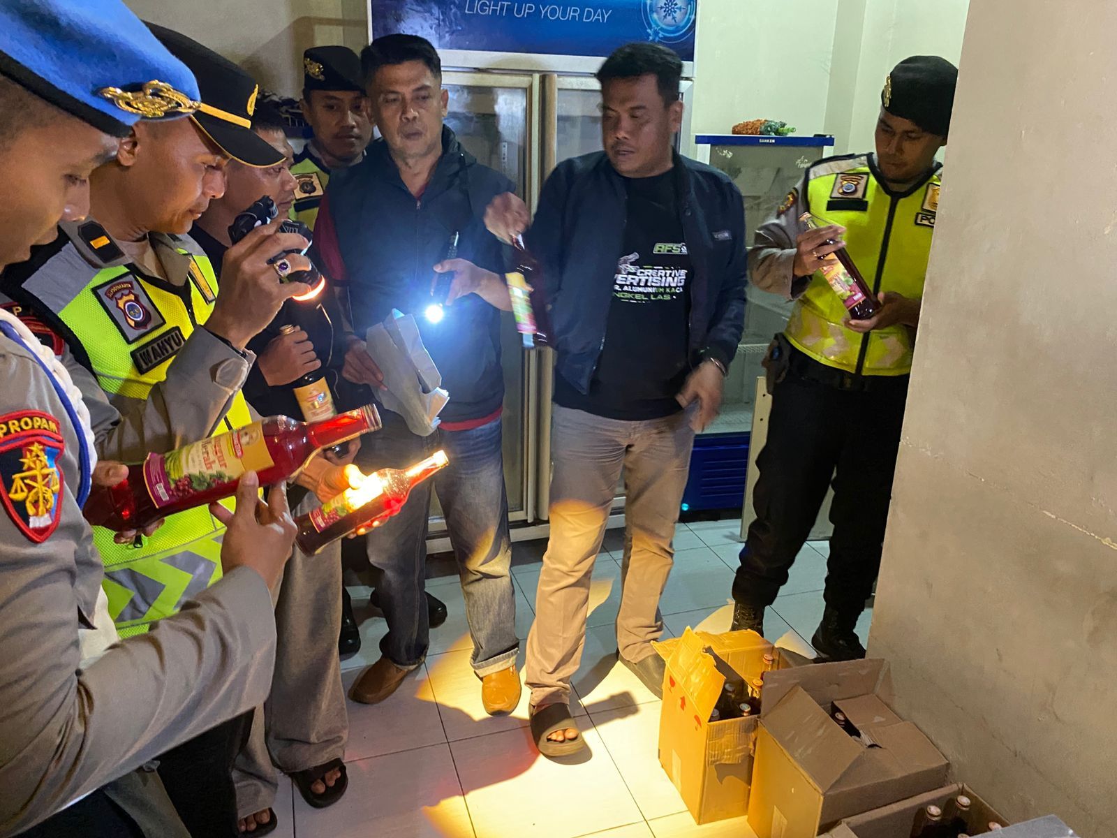 Polres Bantul Sita 72 Botol Miras Ilegal dari Gerai Oultet 23 di Banguntapan