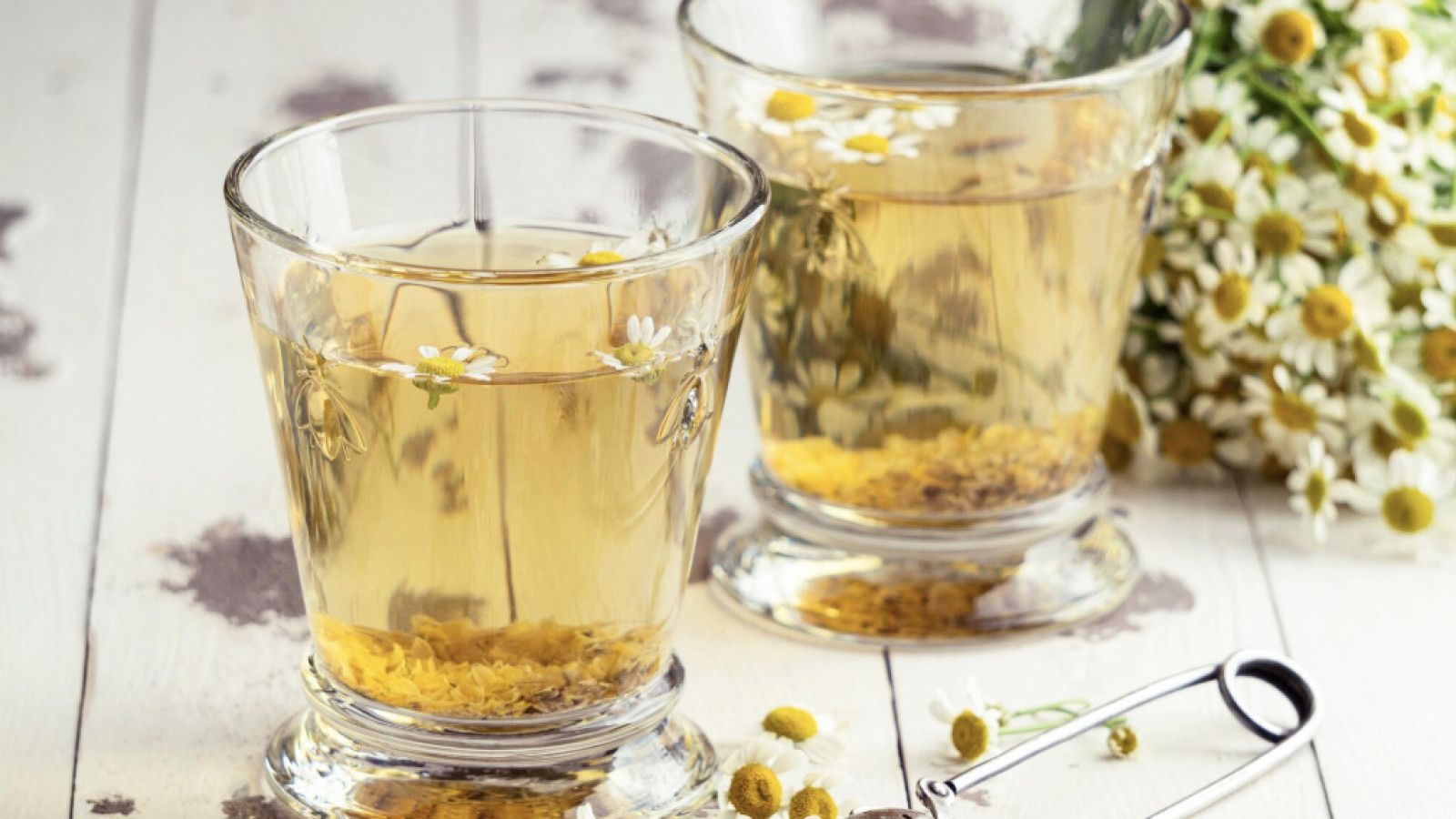 Manfaat dan Risiko Teh Chamomile dalam Mengatasi Insomnia