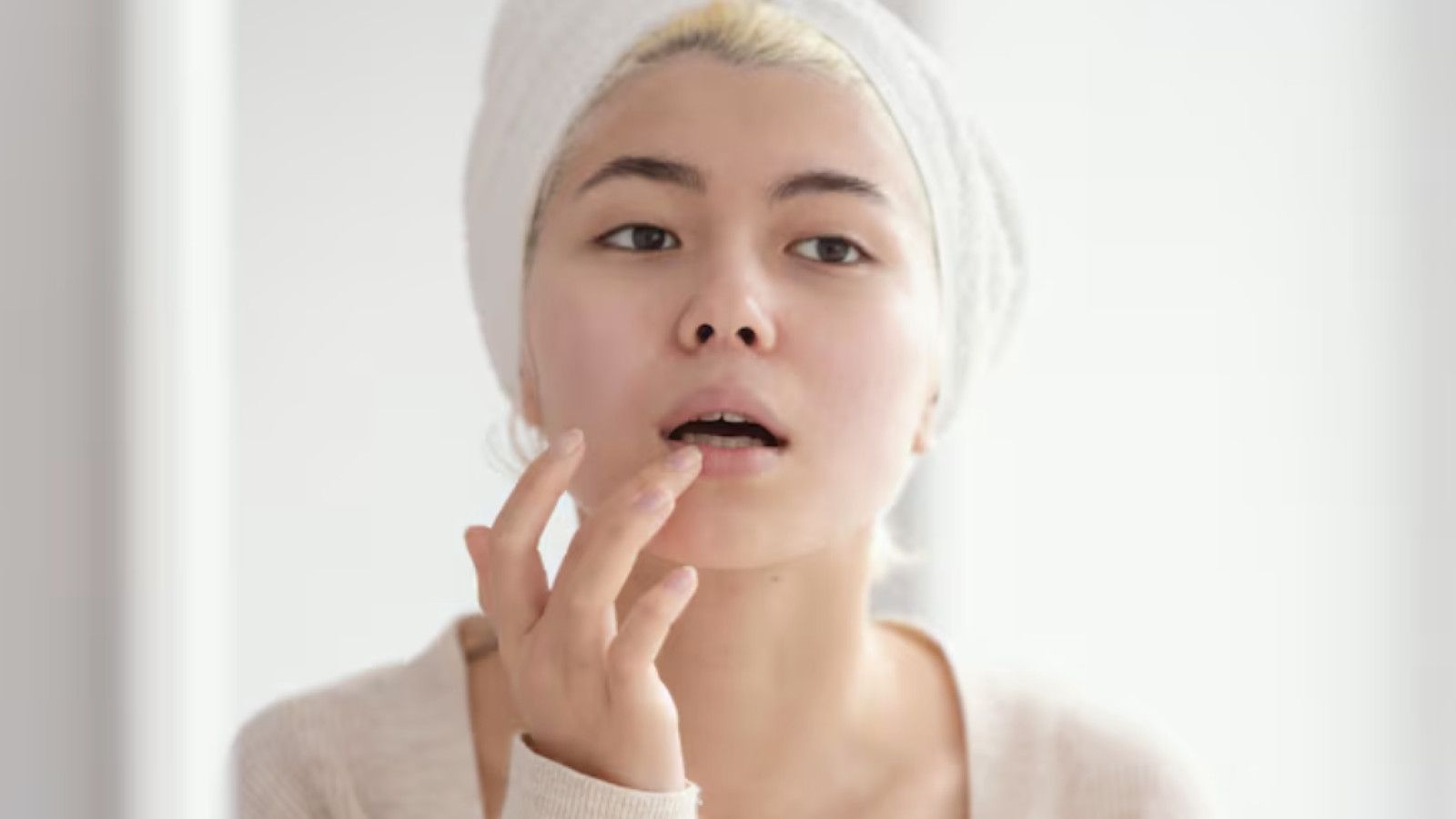 Menghadapi Bibir Kering: Lip Balm vs Petroleum Jelly