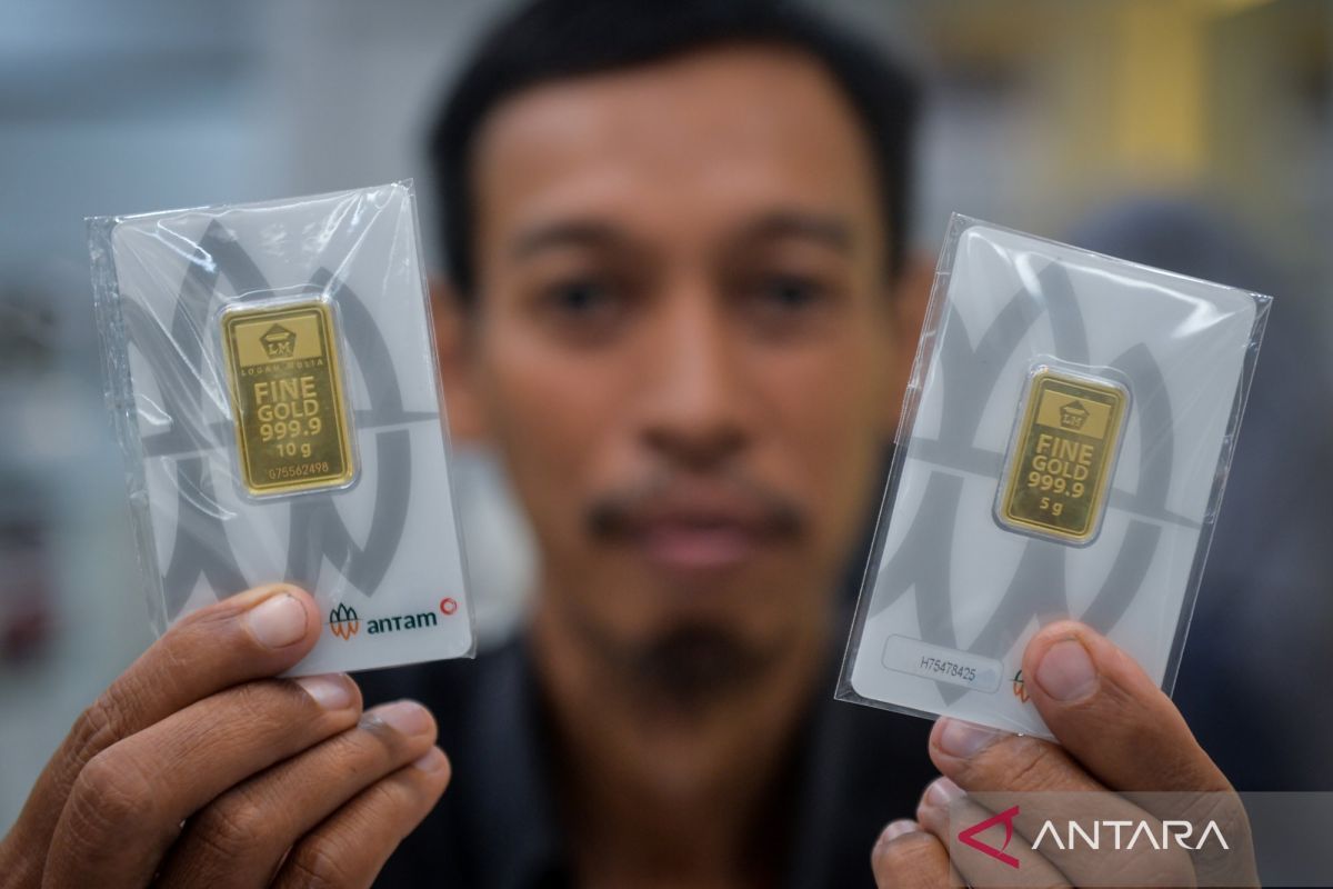 Investasi Berkilau di Bulan Suci, Harga Emas Hari Ini Cetak Rekor Baru Rp3,06 Juta per Gram