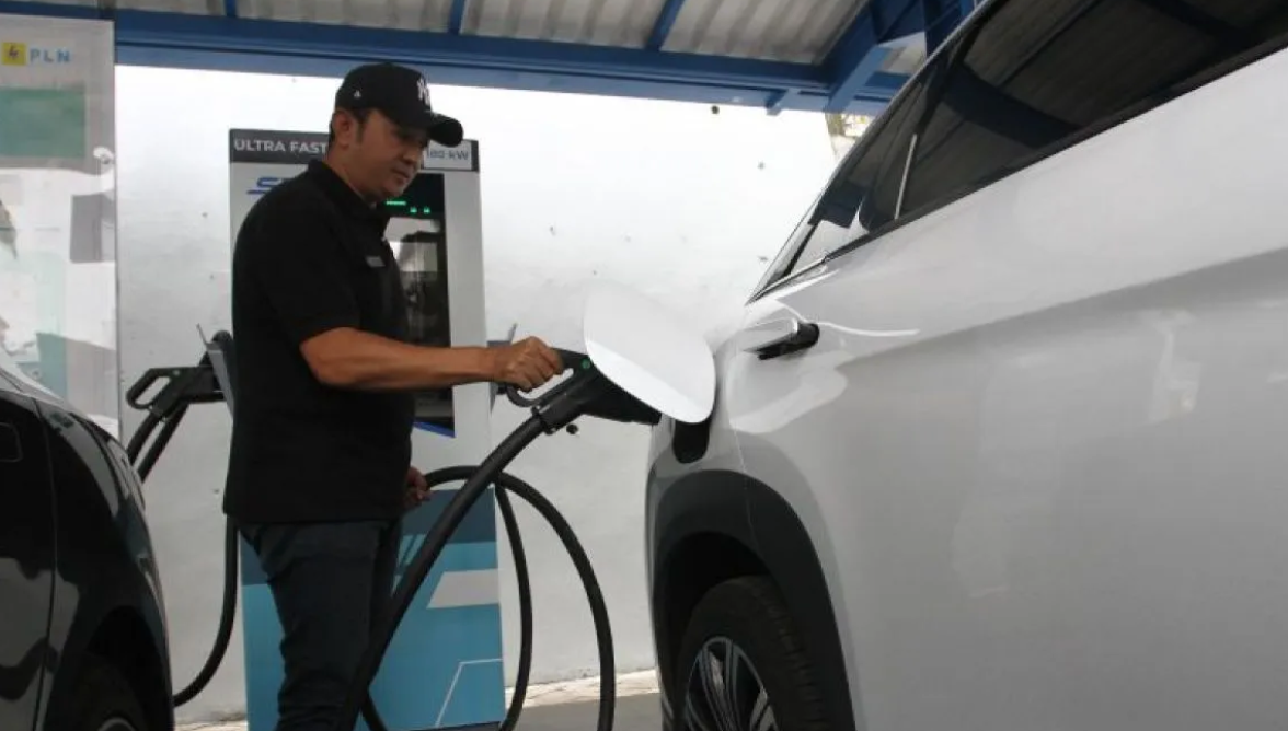 PLN UP3 Malang Resmikan SPKLU Center di Jalan Basuki Rahmat, Dukung Percepatan Kendaraan Listrik