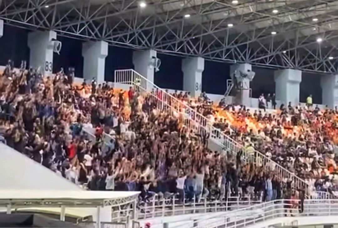 Datang Jauh ke Samarinda, Aremania Tetap Setia Kawal Arema di Stadion Segiri