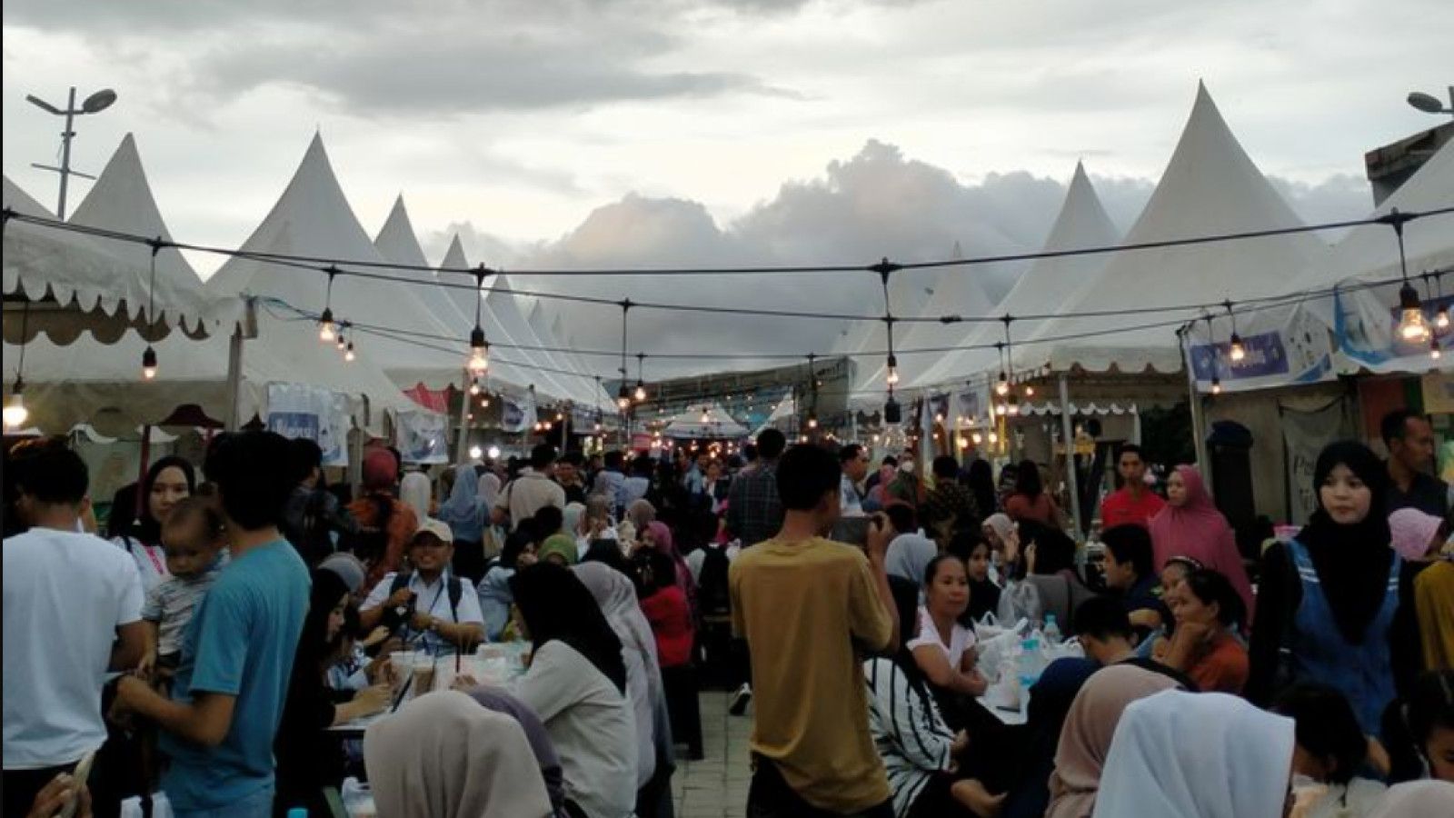 Peluang Ekonomi di Pasar Ramadan: Gerbang Bagi UMKM