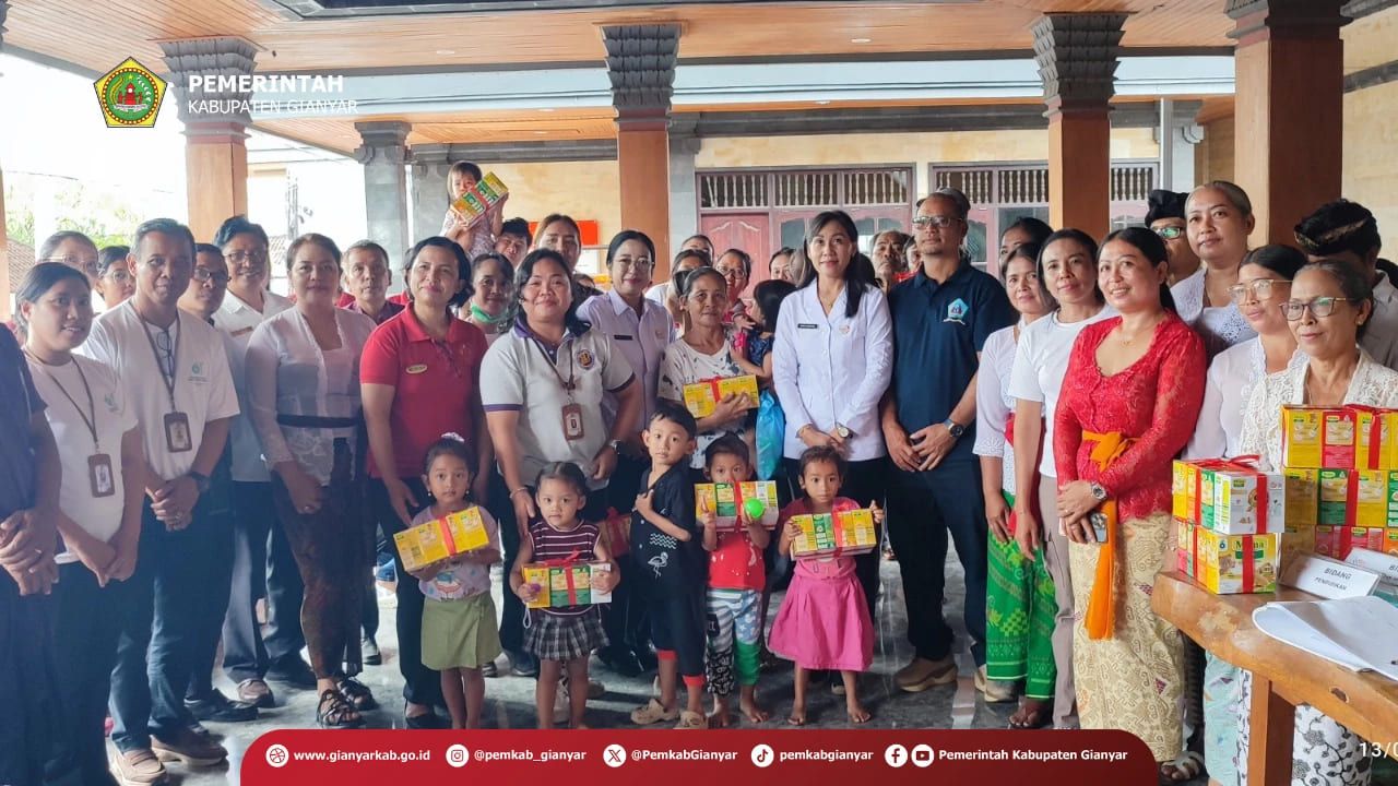 Fokus Gizi Anak, TP Posyandu Gianyar Salurkan Susu untuk Balita Berisiko Stunting