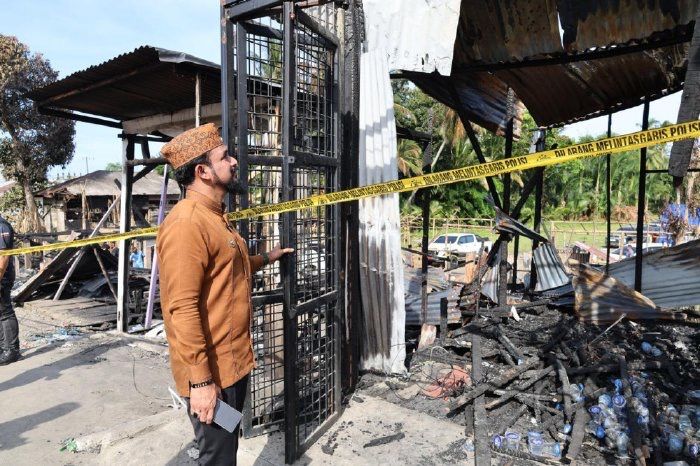 Bupati Aceh Timur Turun Langsung Bantu Korban Kebakaran di Idi Cut