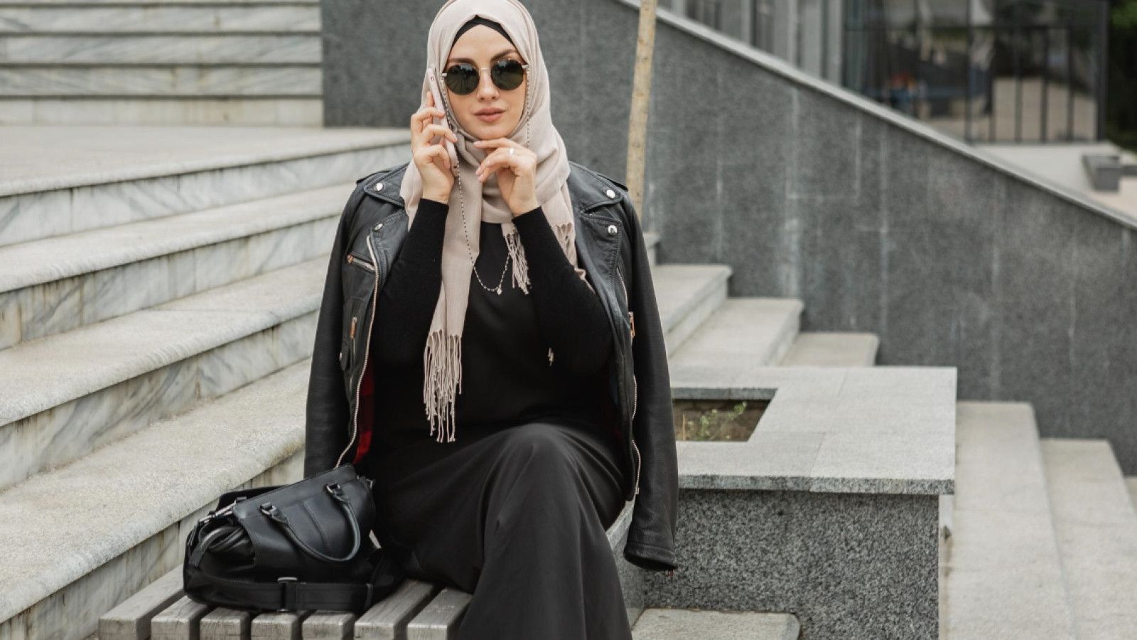Panduan Memilih Hijab Ideal untuk Aktivitas di Alam Terbuka