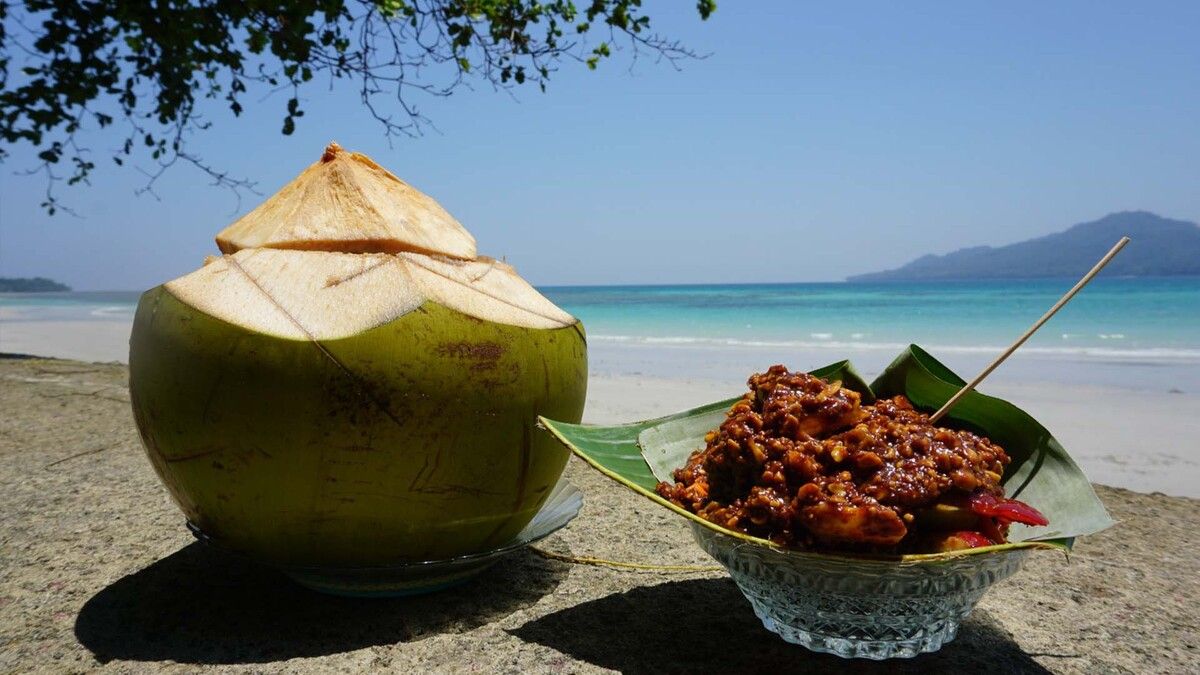 Rujak Natsepa, Sensasi Manis Pedas Beraroma Pala yang Wajib Dicoba di Ambon