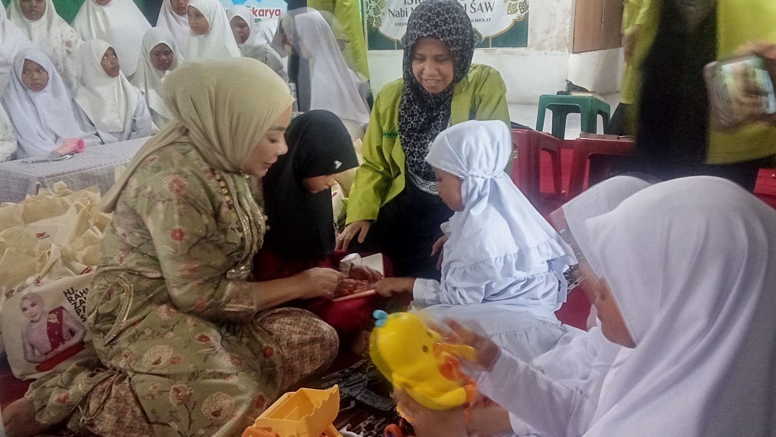 Safari Ramadan, Rahmawati Tegaskan Komitmen Dukung Pendidikan Anak Yatim