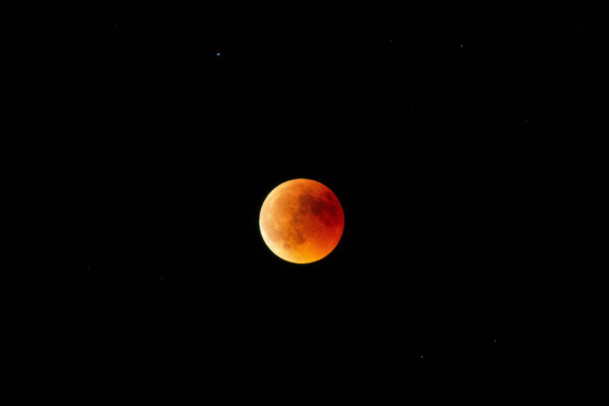 Cara Melihat Blood Moon 3 Maret 2026 di Indonesia dan Waktu Terbaiknya