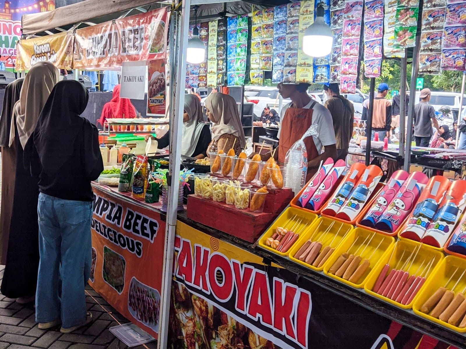 Kampung Ramadan MAJT An-Nuur Suguhkan Aneka Jajanan UMKM