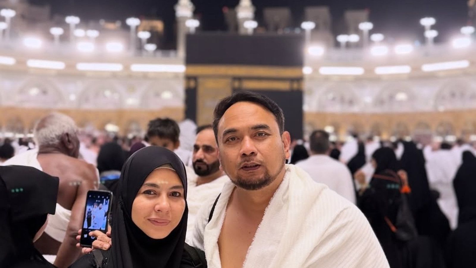 Penundaan Penerbangan Meisya Siregar dan Bebi Romeo Pasca Umrah Karena Konflik di Timur Tengah