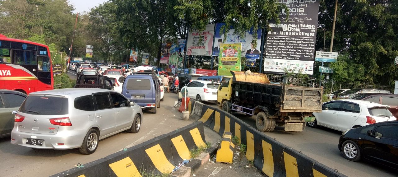 Beberapa Titik Kemacetan Di Kota Serang Mulai Terjadi Dekati Lebaran : Lonjakan Pemudik dan Aktivitas Belanja Mayarakat Jadi Penyebab