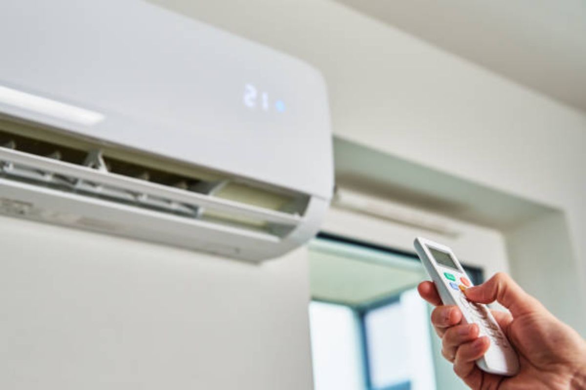 Remote AC Tidak Respon? Ini 5 Penyebab dan Cara Mengatasinya secara Mandiri
