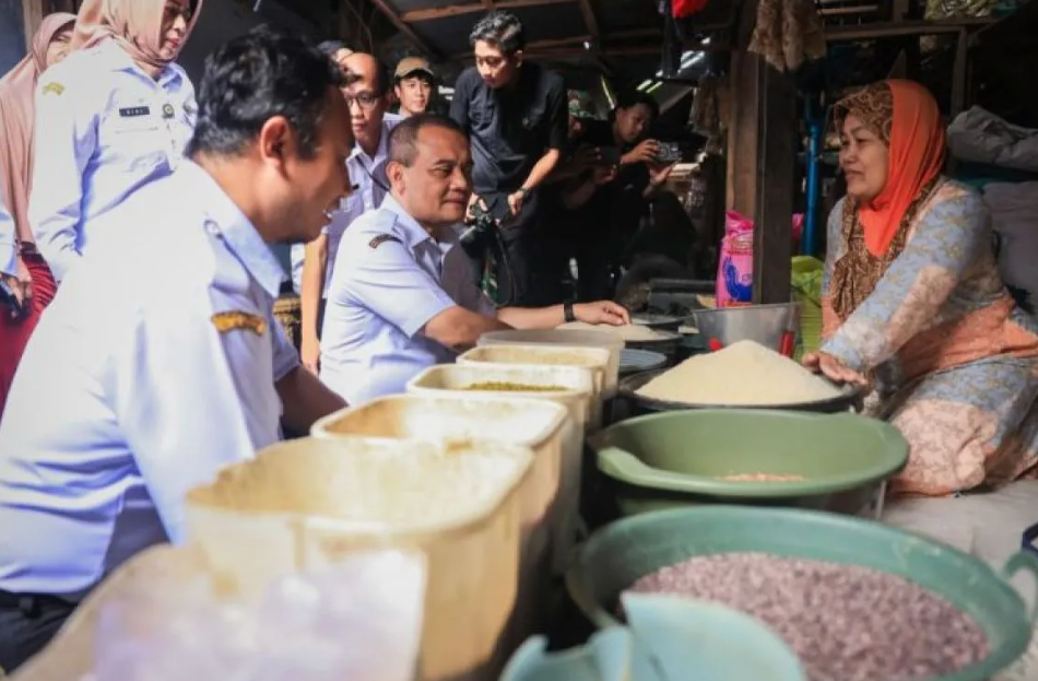 Gubernur Jateng Tinjau Harga Pangan di Sragen Jelang Lebaran, Stok Aman Meski Harga Naik