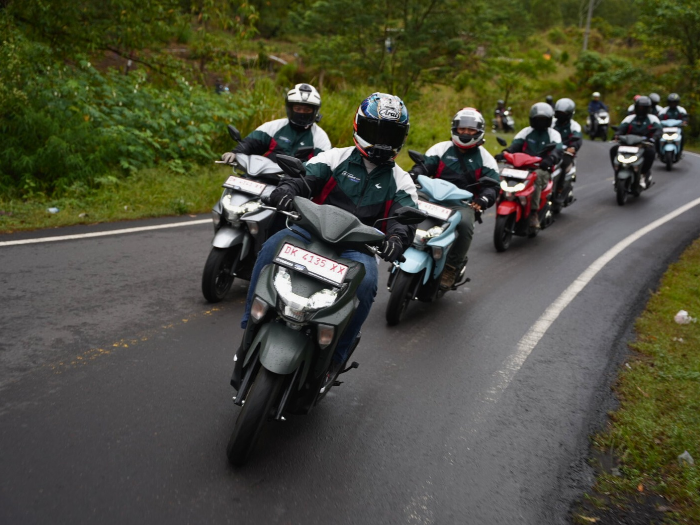 Puasa saat Naik Motor? Ini Tips Biar Tetap Aman di Jalan