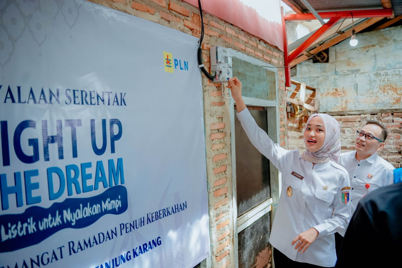 Wagub Jihan Apresiasi Program Light Up The Dream PLN, 34 Keluarga di Lampung Terima Listrik Gratis