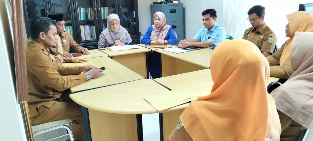 Jelang Pilchiksung 26 April 2026, Disdukcapil Banda Aceh Serahkan DP4 ke Dua Gampong