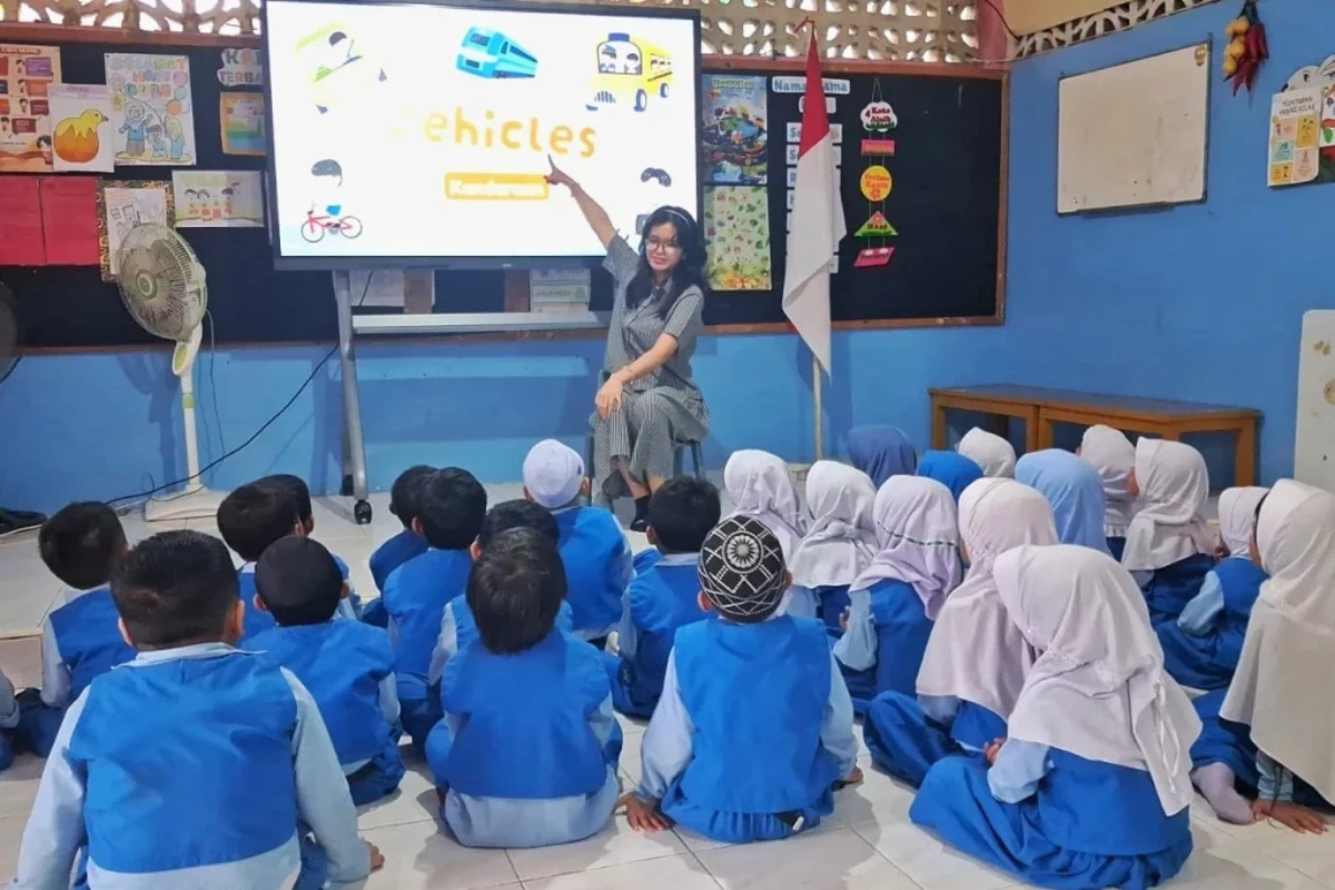 Inspiratif! Libur Kuliah, Mahasiswi Unair Jadi Relawan Pengajar di Pelosok Kalimantan Timur