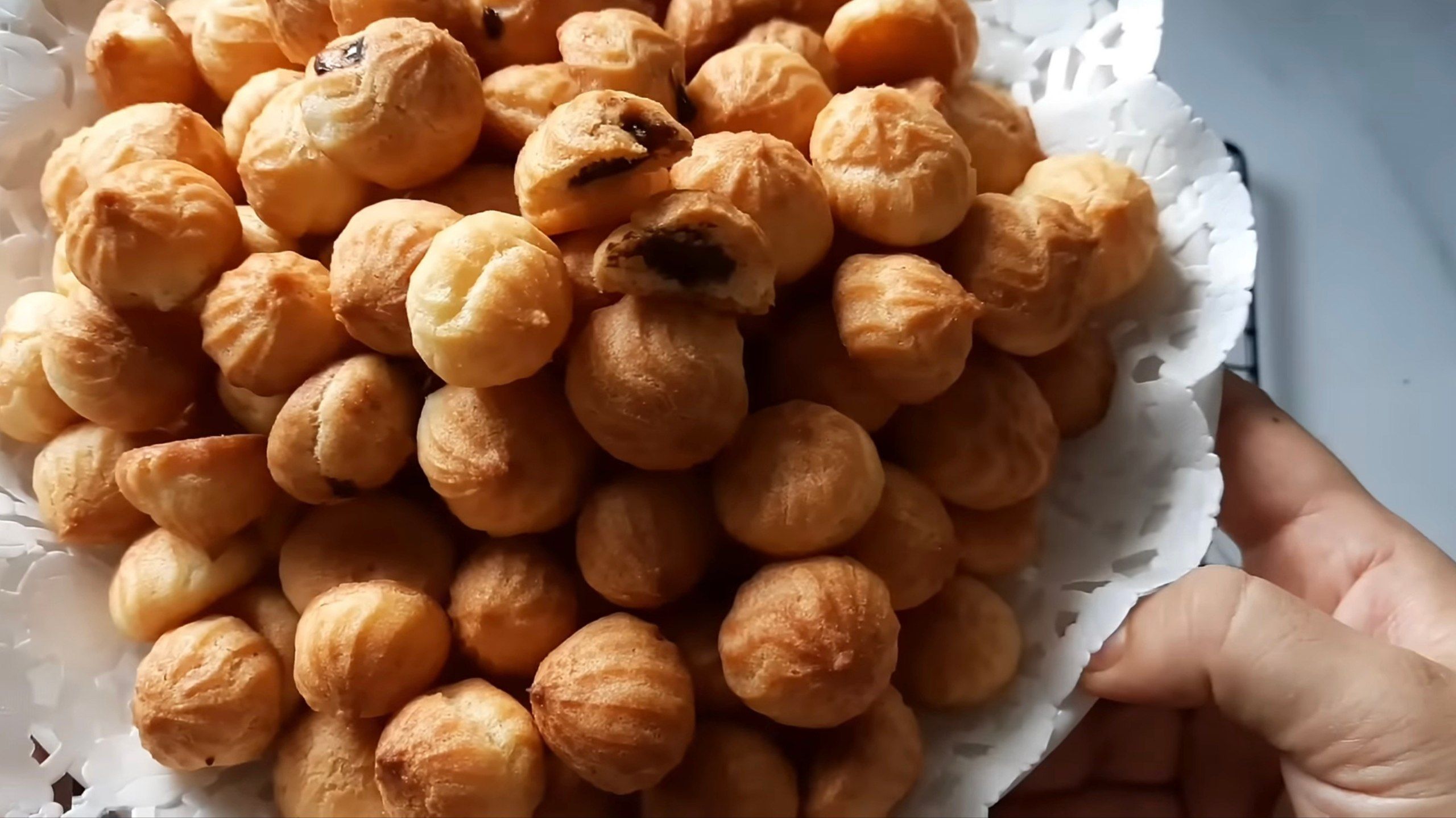Resep Kue Sus Kering Isi Cokelat yang Renyah dan Lumer di Mulut