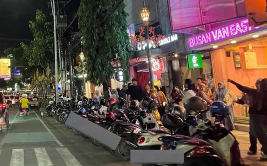 Masih Bandel Parkir di Kayutangan, Padahal Parkir Terpadu Sudah Disediakan