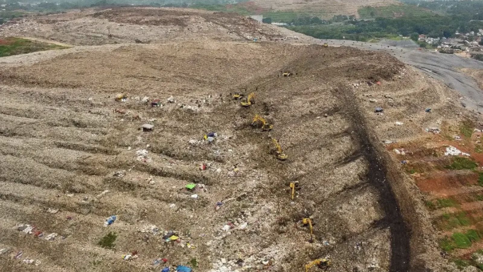 Tragedi Longsor Sampah di Bantargebang: Peringatan untuk Pengelolaan yang Lebih Baik