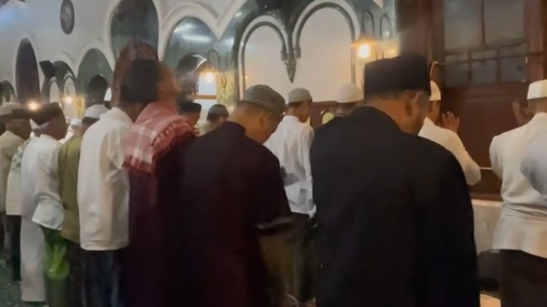 Syahdunya Suasana Malam ke-21 Ramadan di Masjid Agung Jami Kota Malang