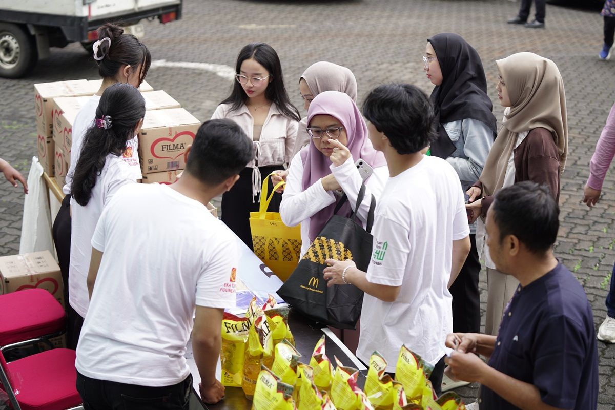 Garuda TV Bersama Sinar Mas Gelar Bazar Ramadan: Sediakan 3.000 Liter Minyak Goreng Bersubsidi dan Penyerahan 1.000 Mushaf Al-Qur’an