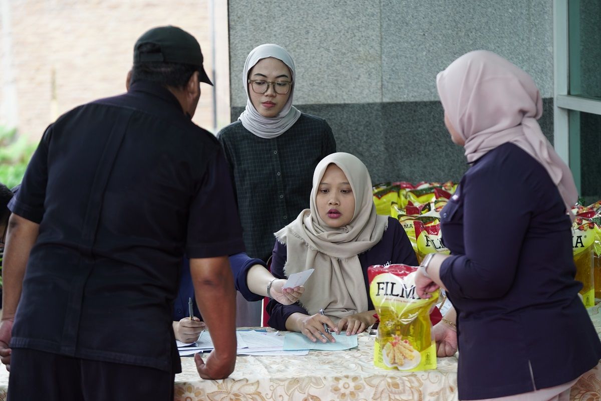 Garuda TV Bersama Sinar Mas Gelar Bazar Ramadan: Sediakan 3.000 Liter Minyak Goreng Bersubsidi dan Penyerahan 1.000 Mushaf Al-Qur’an