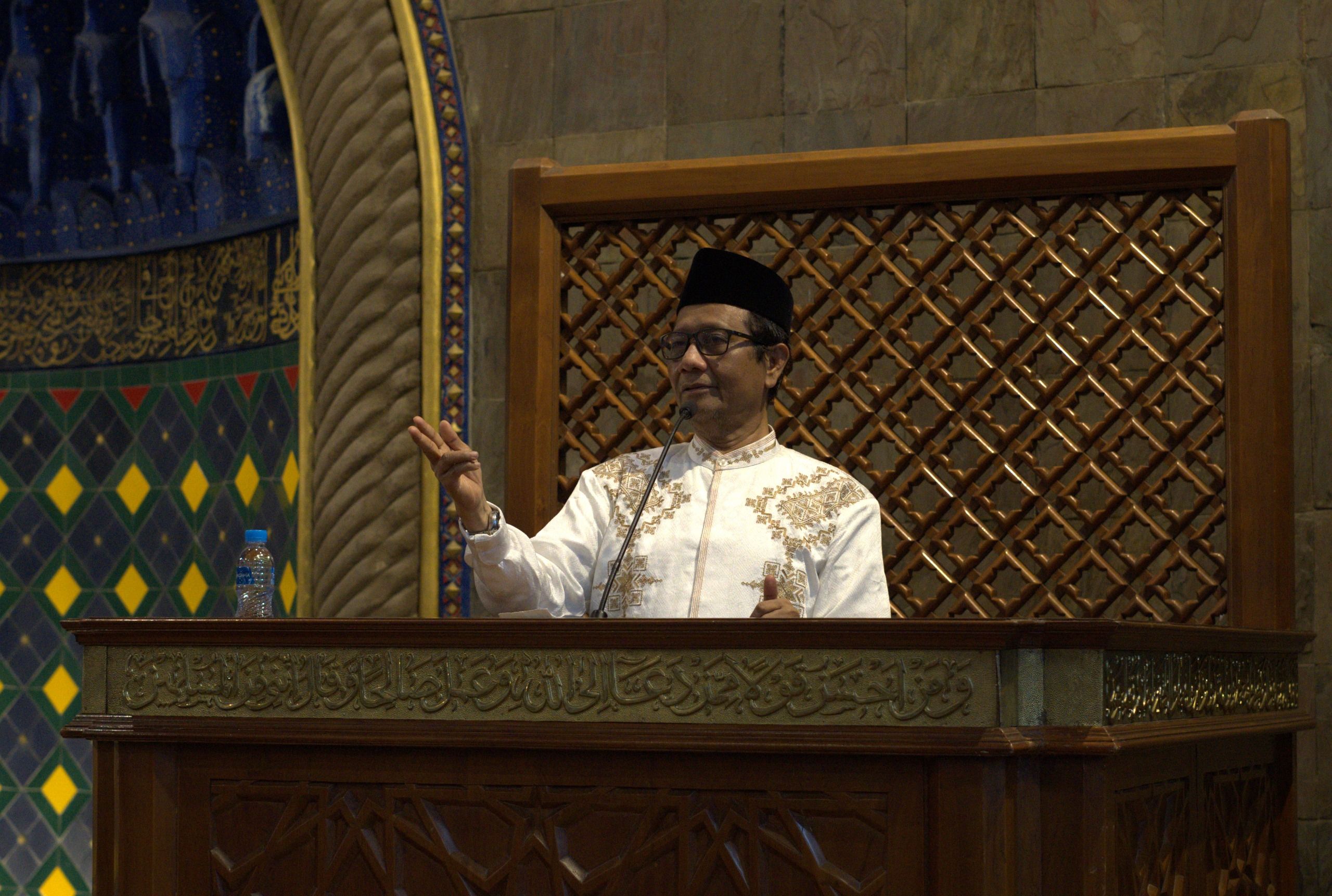 Jadi Pembicara Ramadhan di Maskam UGM, Mahfud MD Sebut Kunci Kedaulatan Itu Keadilan: Negara Bisa Hancur Kalau Zalim