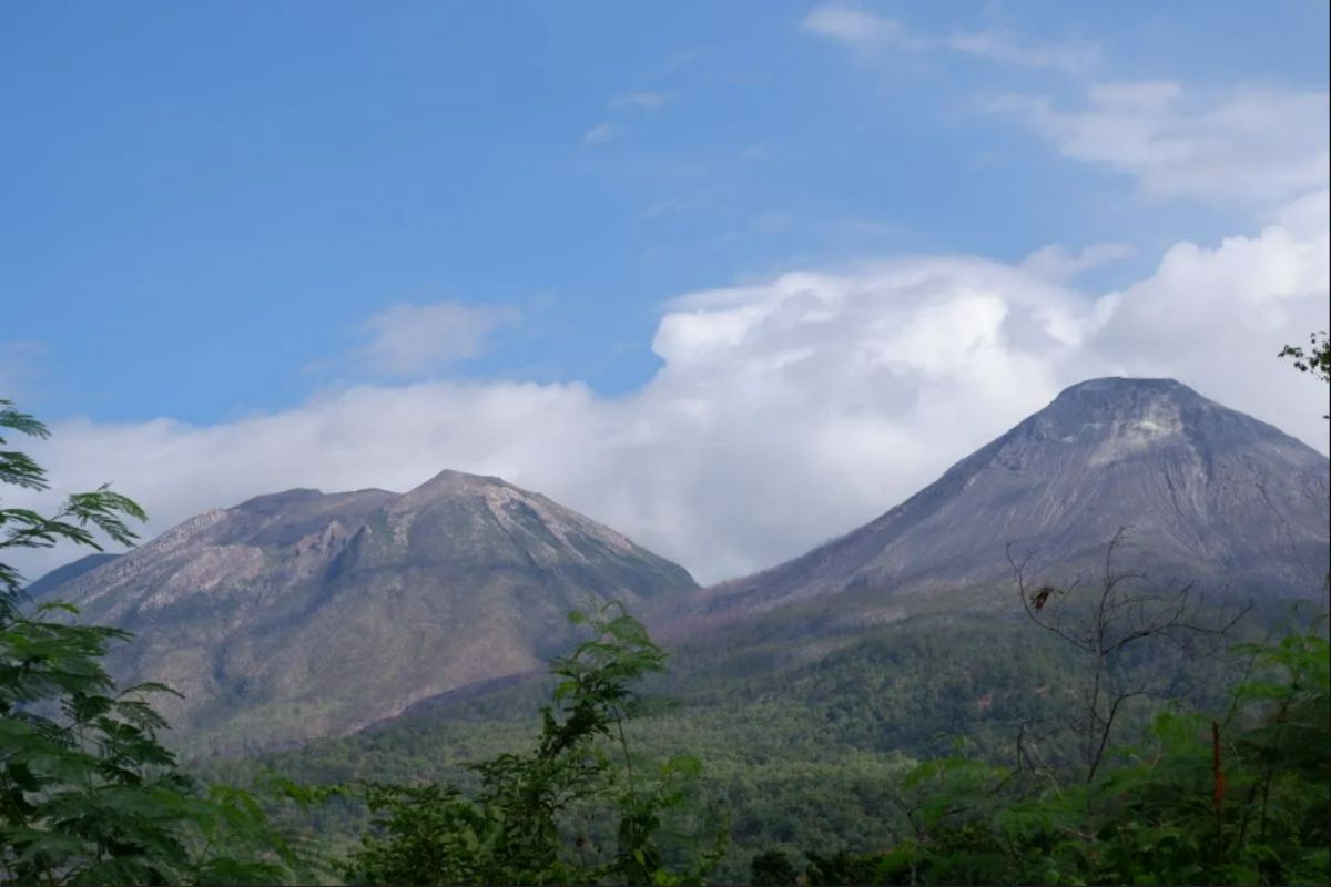 Asal-usul Gunung Lewotobi Laki-laki dan Perempuan: Diyakini sebagai Pasangan Suami Istri