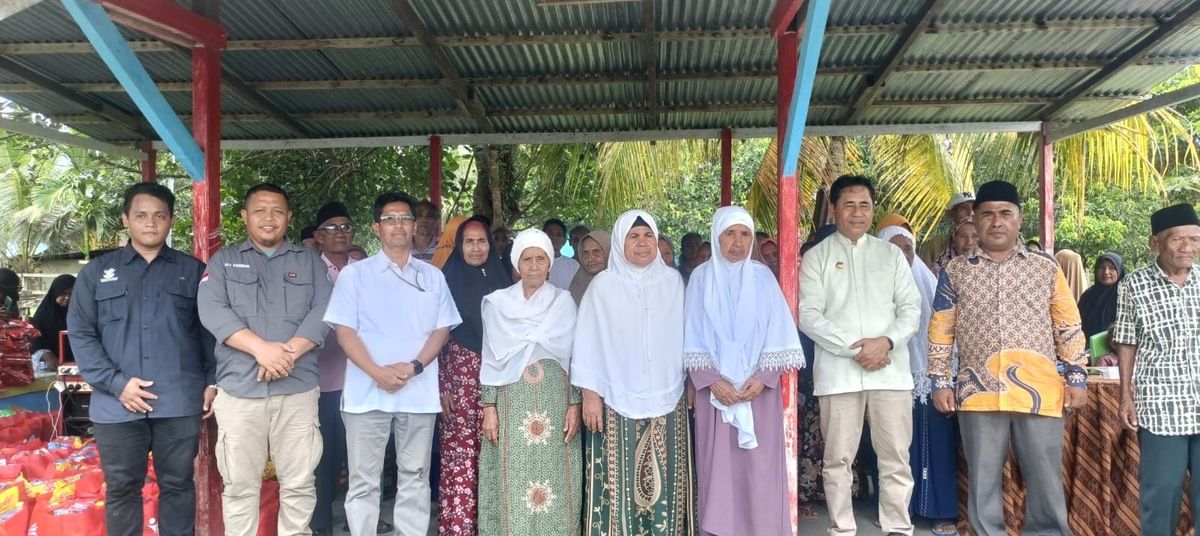 Bupati Haltim Salurkan Bantuan Sosial Kemensos untuk Warga Maba Tengah dan Maba Utara