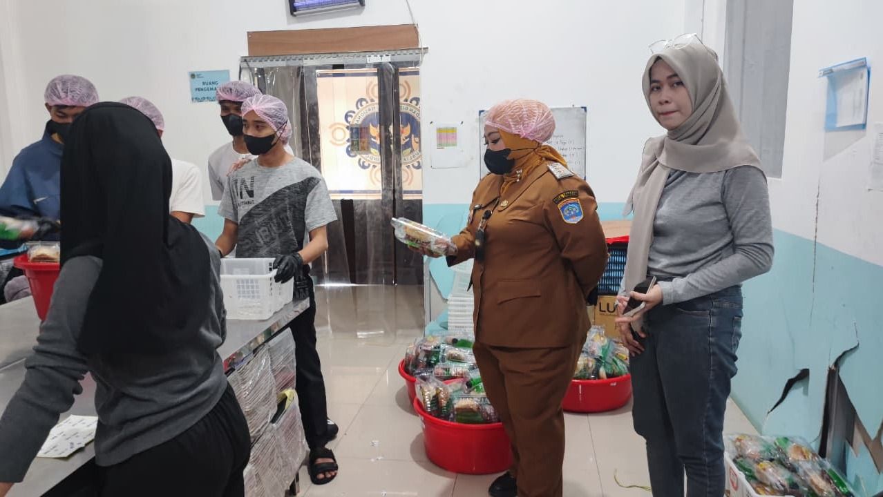 Camat Tarakan Utara Tinjau Distribusi Makan Bergizi Gratis, Pastikan Layanan Tepat Waktu