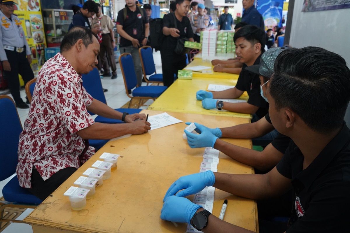 Tes Urine Sasar Sopir Bus AKAP di Kampung Rambutan Jelang Idul Fitri, Begini Hasilnya