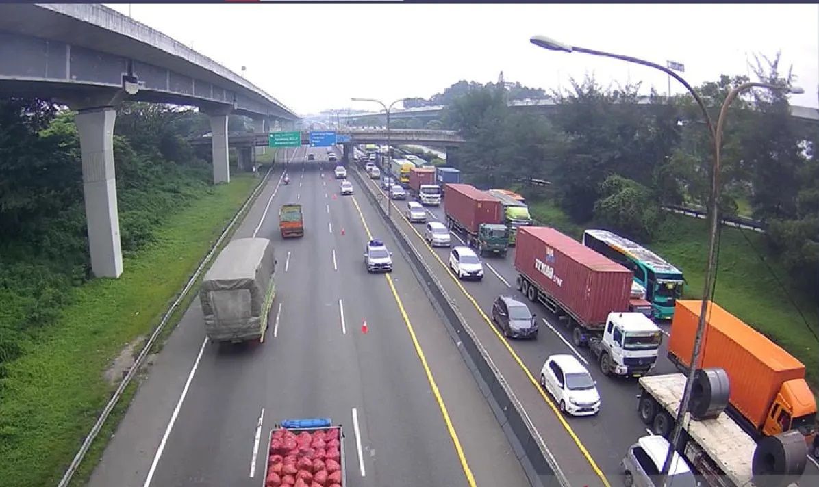Dear Pemudik! Polri Imbau Jangan Beristirahat di Bahu Jalan Tol