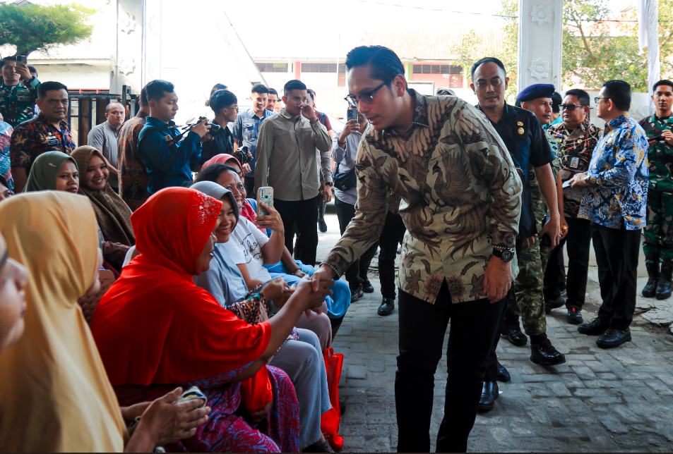 Jelang Idulfitri, Rico Waas Ajak Warga Belawan Hidupkan Semangat Berbagi