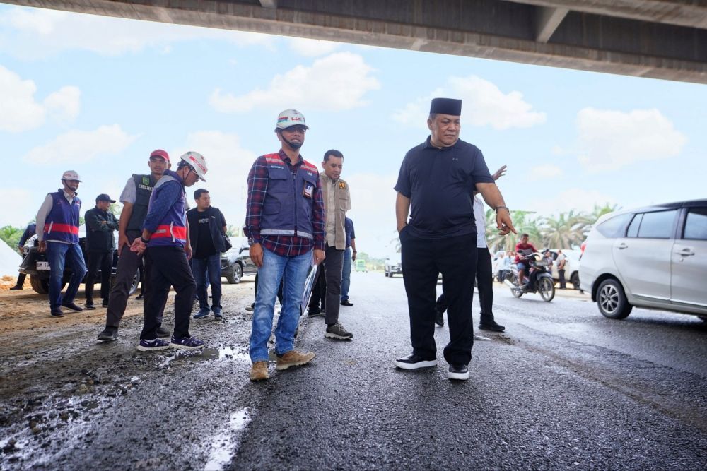 Plt Gubernur Riau SF Hariyanto Tinjau Perbaikan Jalan Sungai Sibam–Petapahan
