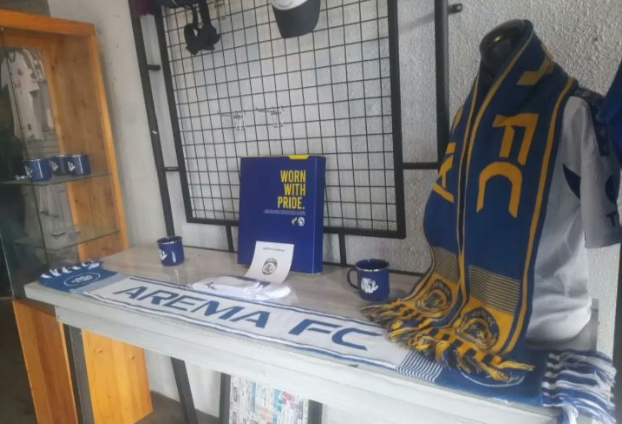 Jelang Lebaran, Arema FC Official Store Siapkan Stok Jersey dan Merchandise untuk Lonjakan Pembeli