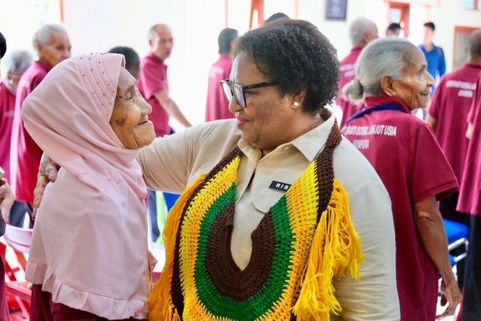 Wamendagri Kunjungi Panti Jompo Jayapura, Serap Aspirasi Para Lansia