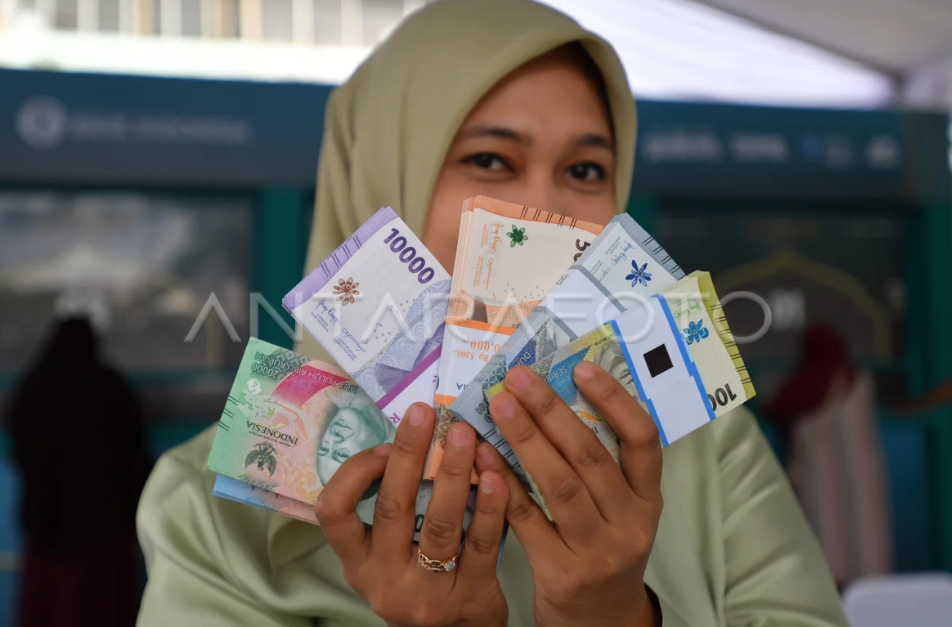 Tradisi Tukar Uang Baru Saat Lebaran, Antara Kebiasaan dan Kebutuhan