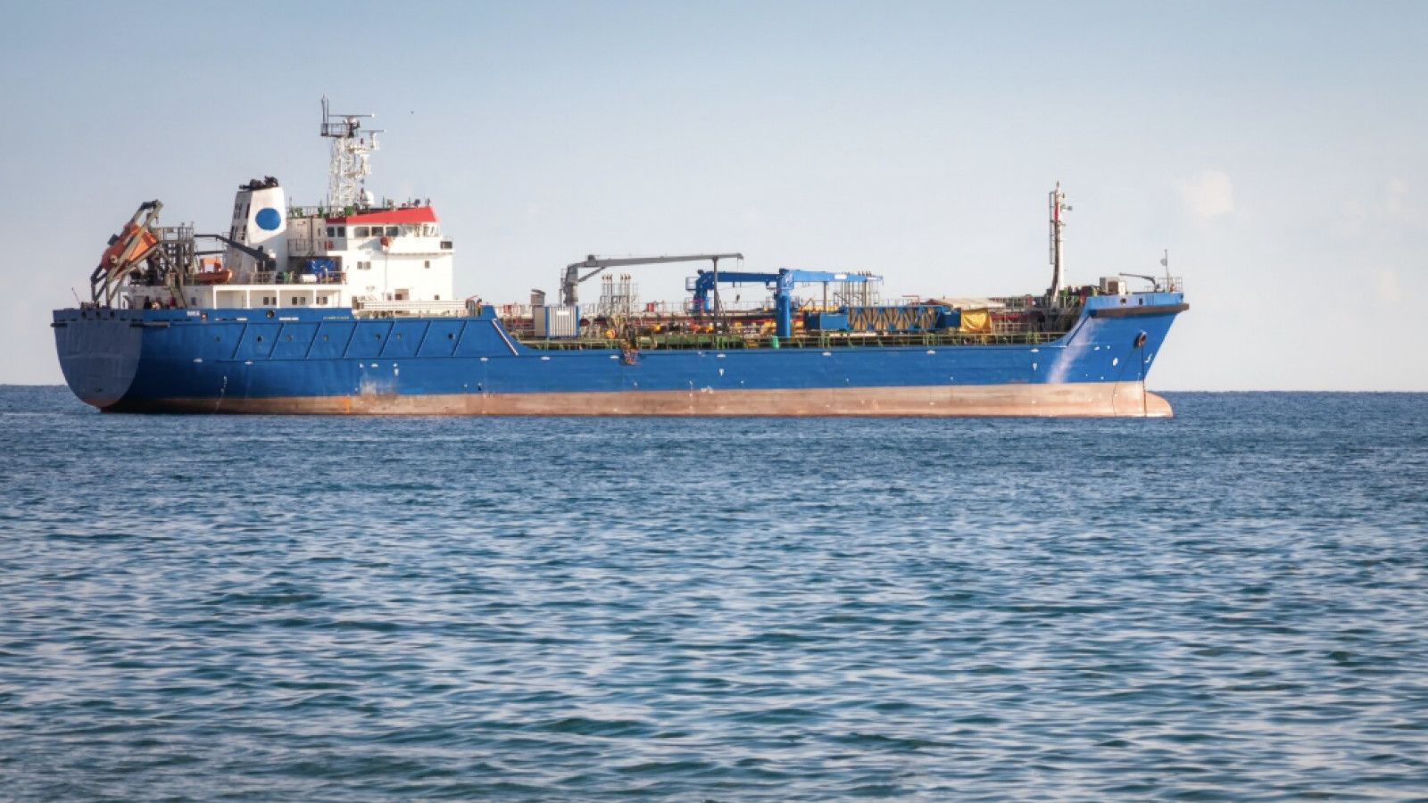 Iran Menegaskan Kedaulatan Selat Hormuz, Menahan Kapal AS dan Israel