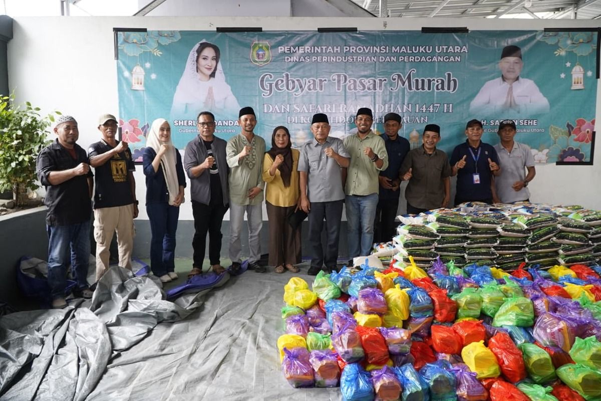Wagub Maluku Utara Gelar Gerakan Pangan Murah di Tidore, 1.000 Paket Sembako Disalurkan