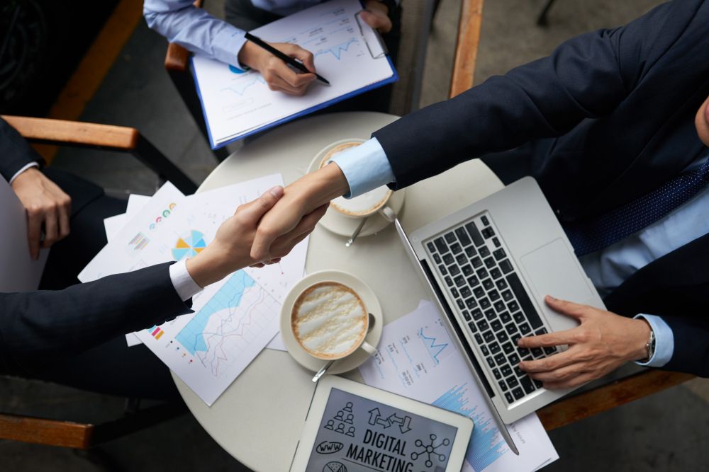 Captive Market Adalah? Pengertian, Contoh, dan Strateginya dalam Bisnis