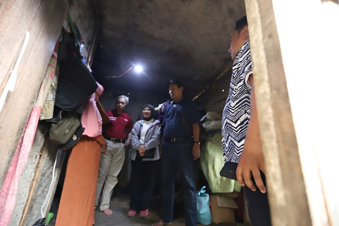 UPI Bangun Harapan Lewat Listrik dan Renovasi Rumah Warga di Desa Mekarsari