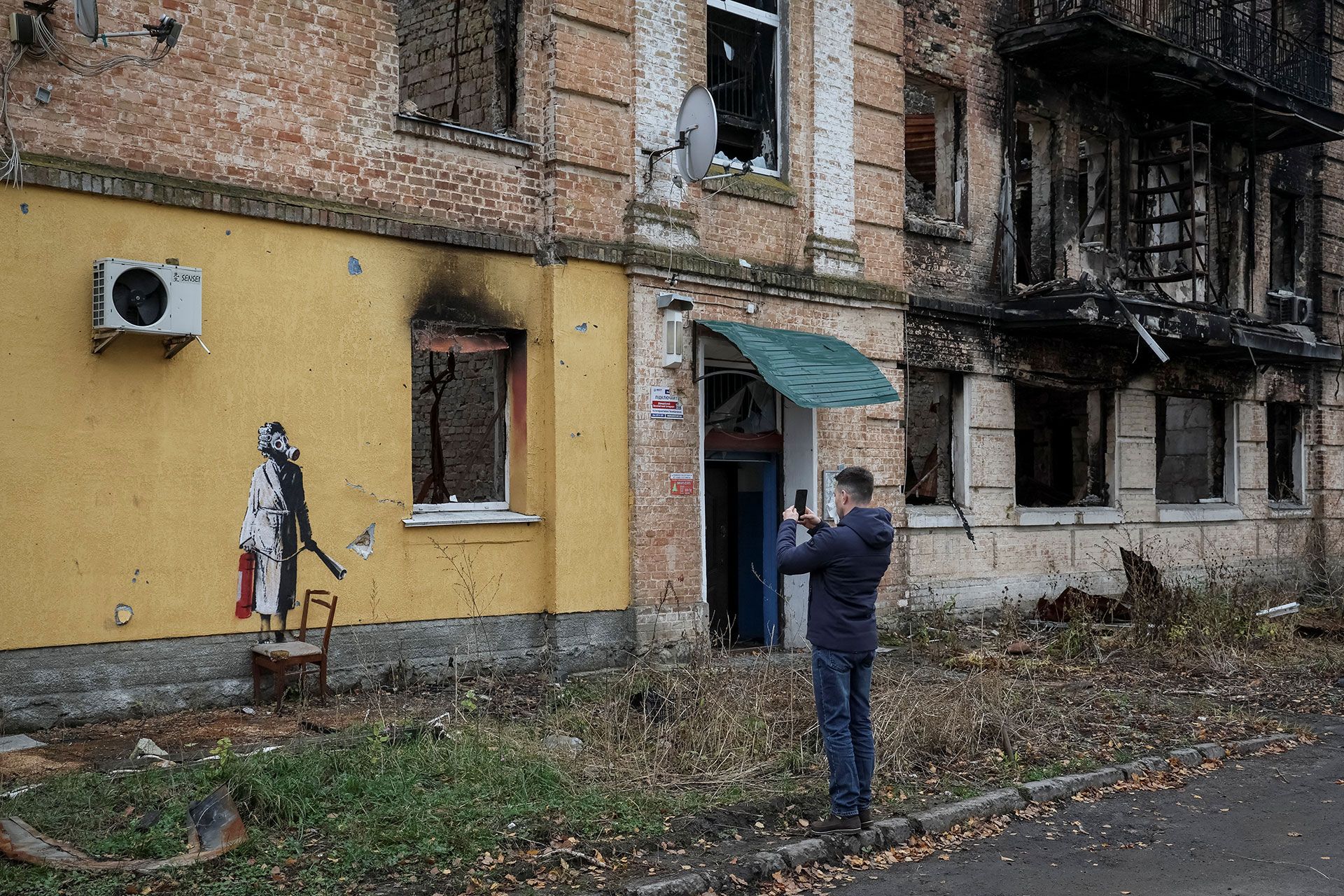 Identitas Seniman Jalanan Misterius Banksy Terkuak, Ditelusuri Hingga Ukraina