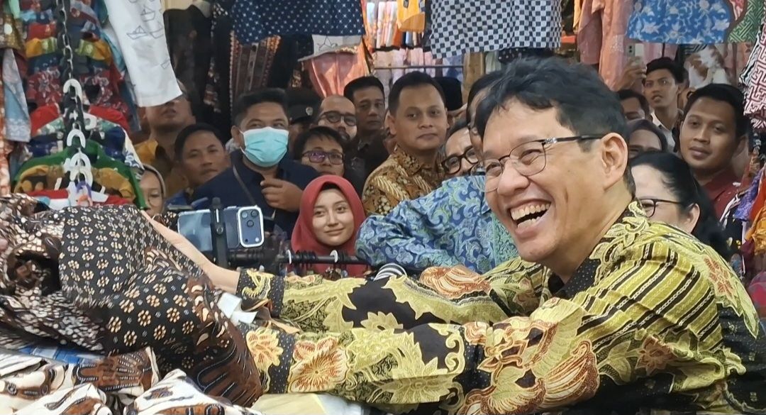 Sayang Keluarga, Jelang Lebaran 2026 Menteri Keuangan Purbaya Borong Batik di TM 1 dan Pasar Beringharjo Total Jutaan Rupiah